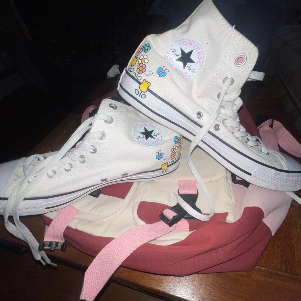 hello kitty converse